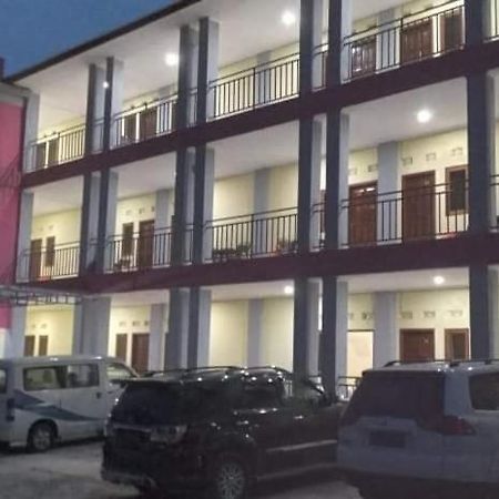 Fx72 Labuan Bajo Hotel エクステリア 写真