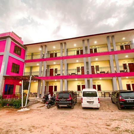 Fx72 Labuan Bajo Hotel エクステリア 写真
