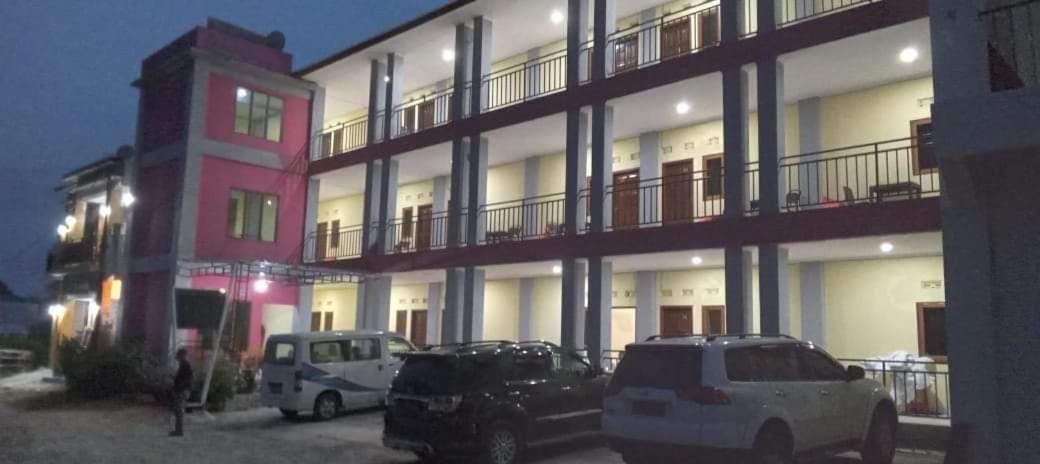 Fx72 Labuan Bajo Hotel エクステリア 写真
