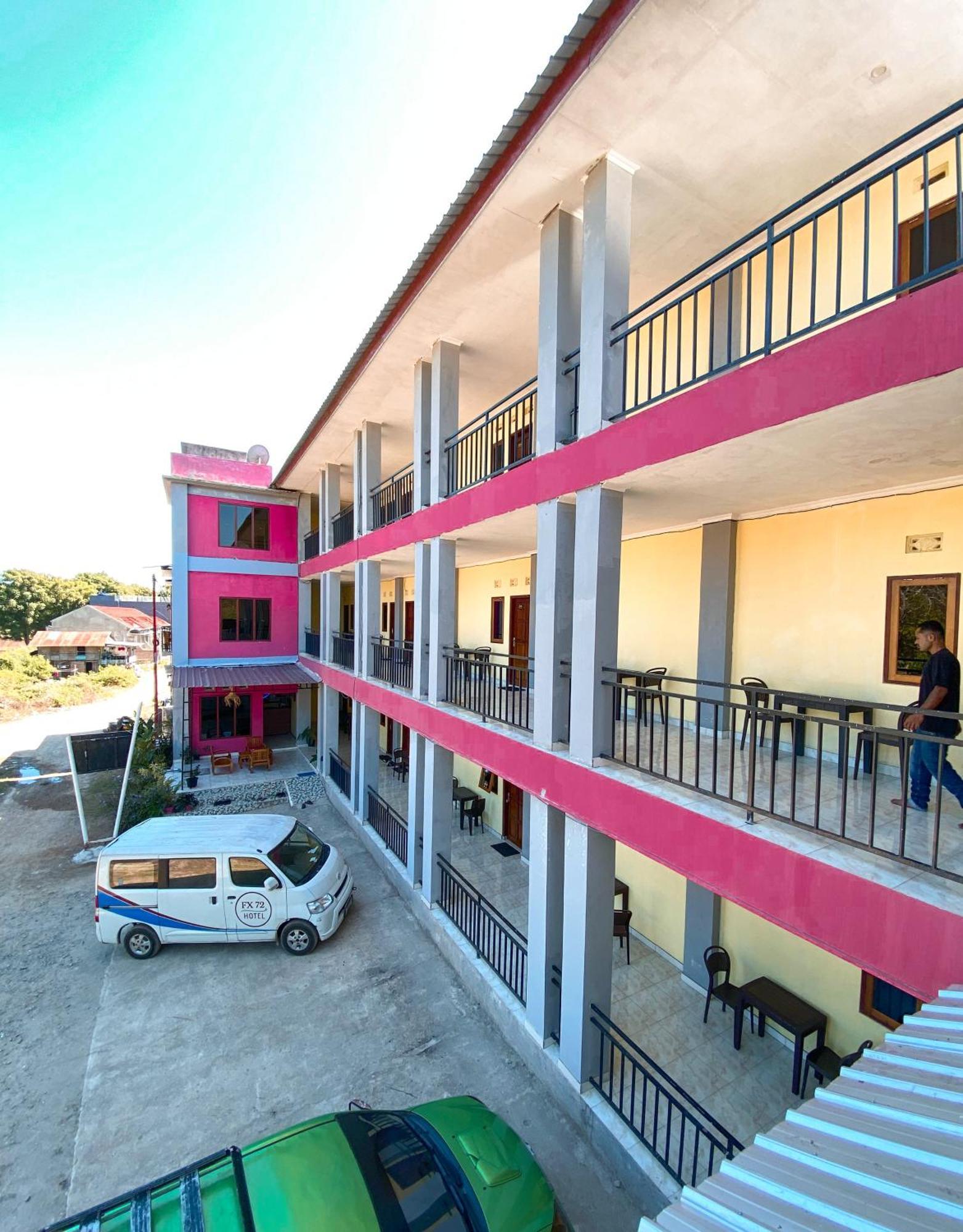 Fx72 Labuan Bajo Hotel エクステリア 写真