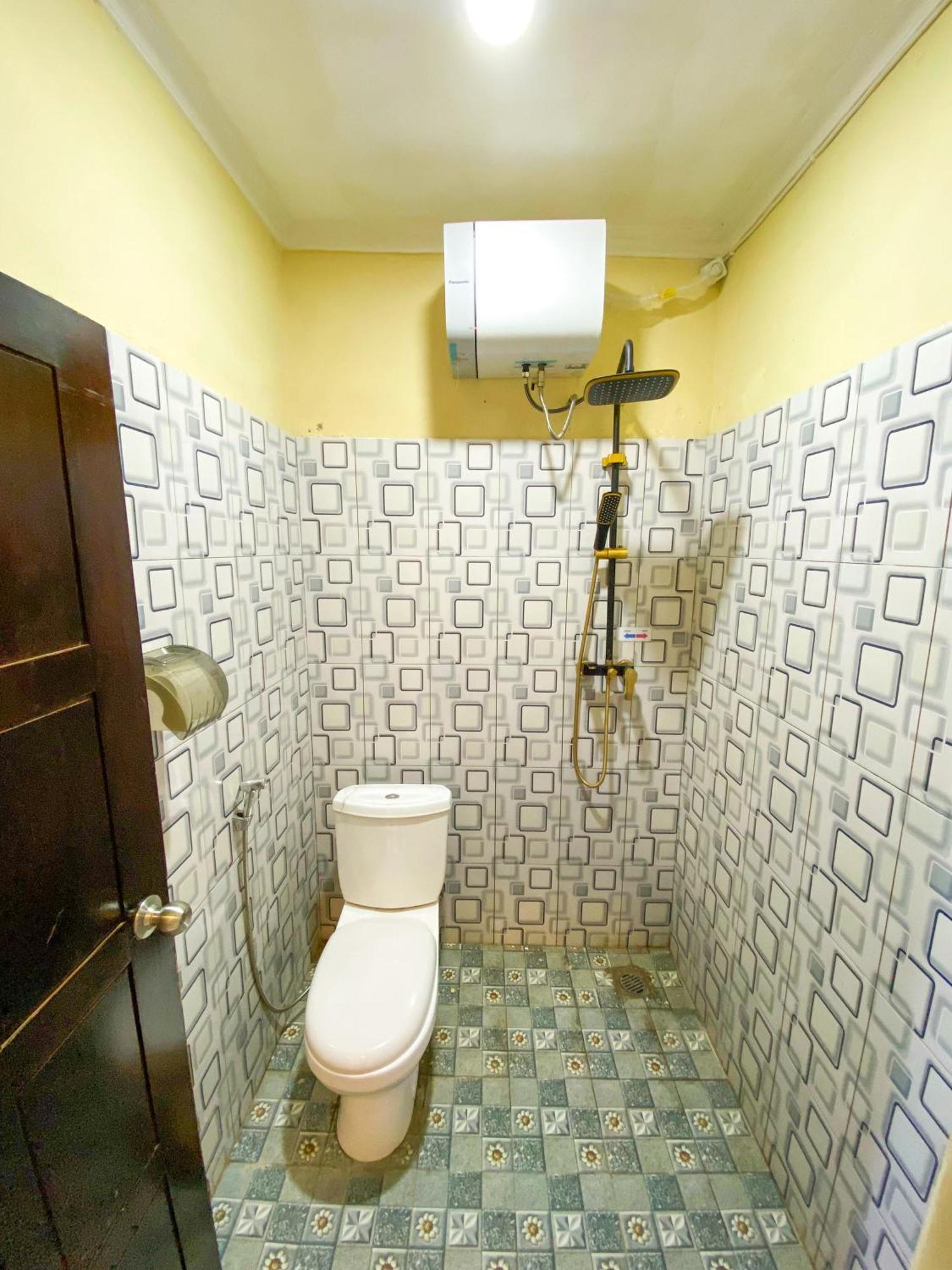 Fx72 Labuan Bajo Hotel エクステリア 写真